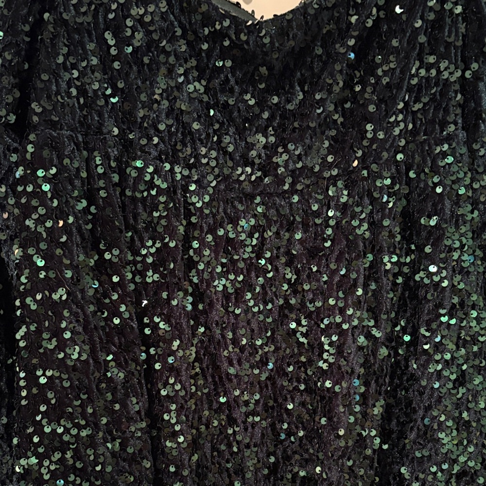 Beautiful green dress with sequins! So elegant - Picture 3 of 5